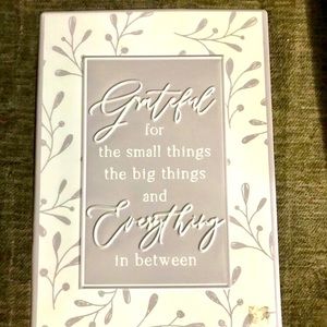 “GRATEFUL” tin wall decor
